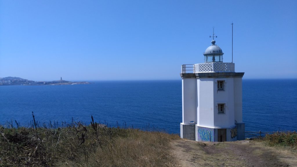 Faro de Mera, dende o que se ve a Torre de Hércules