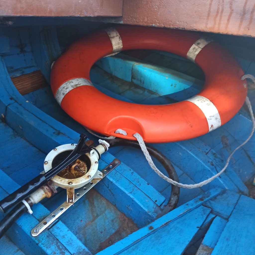Detalle del flotador (boya salvavidas) que se encuentra como parte del equipo de salvamento del galeón Punta Pragueira